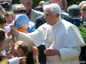 Italian police guard Umberto Parini hospital in Aosta, where the pope was treated Friday.