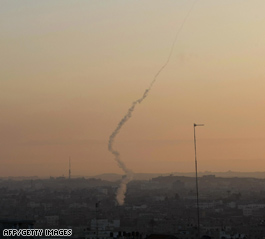 Israël livres Hamas; tirs de roquettes continue