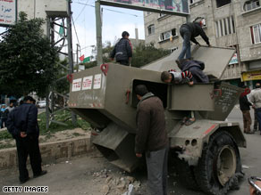 Israeli tanks prepare to leave Gaza.