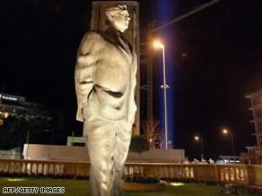 A statue of slain former Lebanese prime minister Rafiq Hariri stands in Beirut.