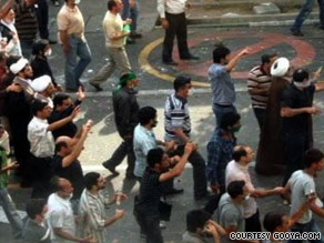 Iranian clerics protest in streets of Teheran (Gooya.com)