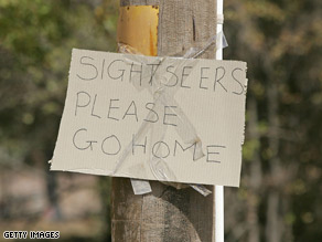 A sign is taped to a post in front of a burnt out property after the fires on February 10 in Bendigo.