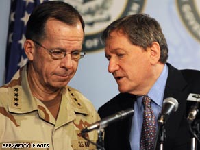 Mullen (left) and Holbrooke were at the off-camera briefing with journalists.