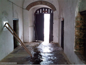 Anderson explores Ghana and the 'door of no return' tonight on 360º.