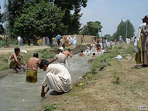 Locals cool off as they attempt to return to Swat.