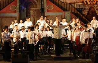 LOUAI BESHARA/AFP/Getty Images. British conductor Howard Williams acknowledges the audience after performing with the Syrian children's orchestra.