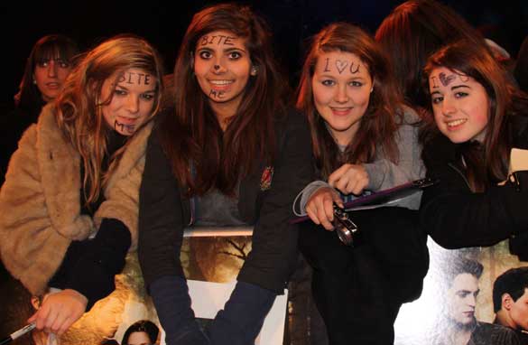 'Twilight' loyals painted their faces to attend the UK fan party of the saga's new movie. PHOTO:CNN