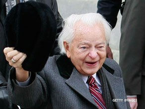 Democratic Senator Robert Byrd of West Virginia is now officially the longest-serving member of Congress.