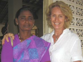 Filmmaker Beate Arnestad with the mother of Darshika – a young woman who joined the Tamil Tigers in Sri Lanka.