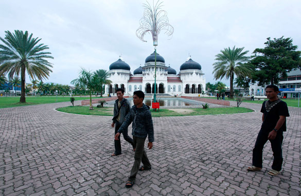 The mosque has now been restored to its former glory. 