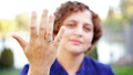 Woman's cut-off pinky tip grows back