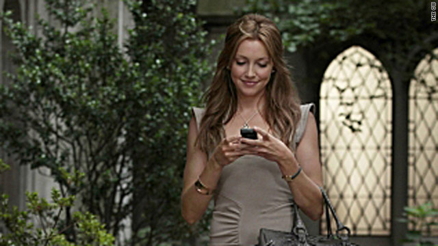Characters on recent "Gossip Girl" episodes have used phones to locate their friends and live-stream video.