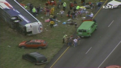 Texas tour bus crash kills 2, injures 18