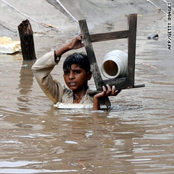 800 die in Pakistan flooding