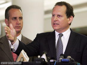 Florida Rep. Lincoln Diaz-Balart will retire at the end of the year, a senior GOP official tells CNN.