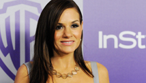 'American Idol' judge wants your vote -- for her father