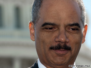 U.S. Attorney General Eric Holder will meet Wednesday with about a dozen police chiefs to discuss Arizona’s new immigration law.