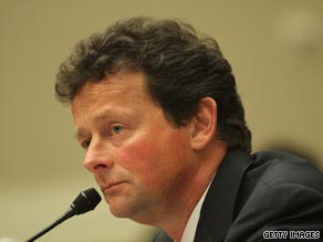 Lawmakers accused BP chief Tony Hayward of not cooperating with an investigation into the Gulf of Mexico oil spill.