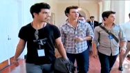 Jonas Brothers serenade White House