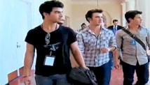 JoBros serenade White House
