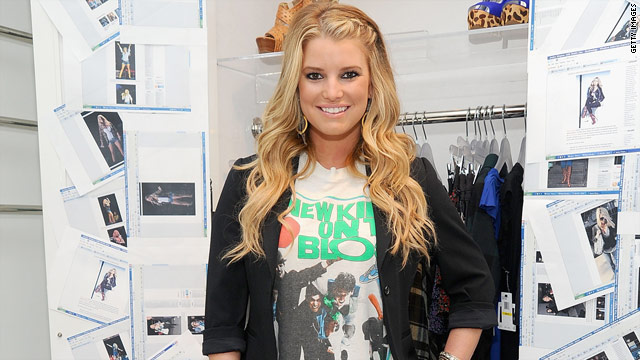 Jessica Simpson takes her romance to Twitter... again