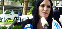 Jolie visits Pakistan aid camps