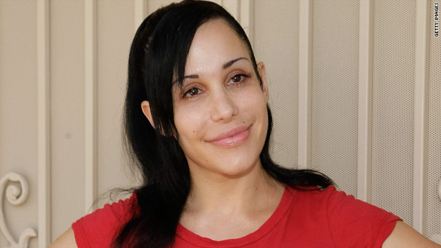 'Octomom' sells photos with kids at yard sale