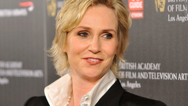 Jane Lynch: 'Glee' wedding dress to be a track suit