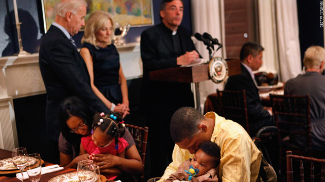 Vice President hosts wounded warriors for early Thanksgiving dinner