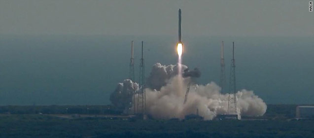 SpaceX commercial craft heads into space