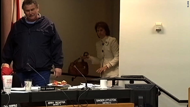 Purse used to whack Florida school board gunman for sale
