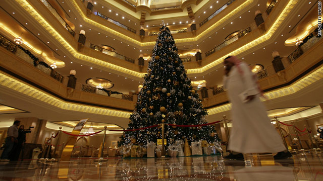 Hotel denies it regrets bejeweled tree