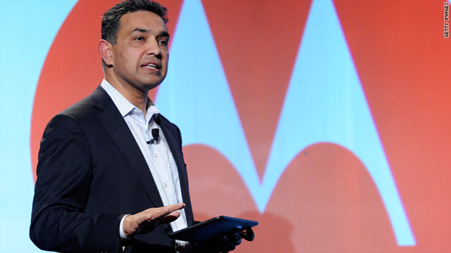 Motorola Mobility CEO Sanjay Jha announces the Xoom Android tablet, but attendees aren't able to test the device.