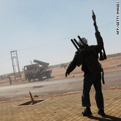 Gadhafi's forces pound Misrata 