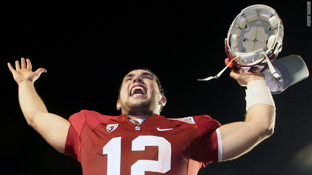 QB Andrew Luck to stay with Stanford