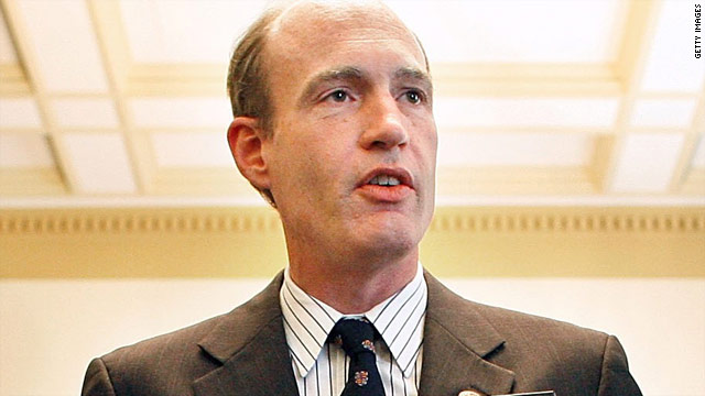 McCotter strikes 'another match,' resigns from office