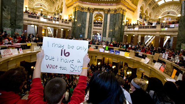 Students defend public employees' stance in Wisconsin