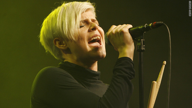 Robyn joins Katy Perry on summer tour