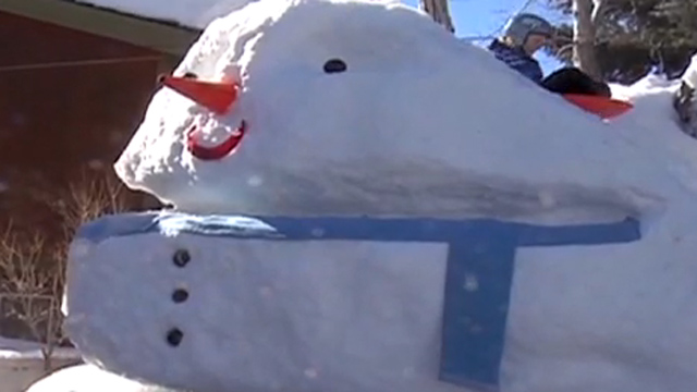 Gotta Watch: 2-story snowman; viral millions; old school CNN