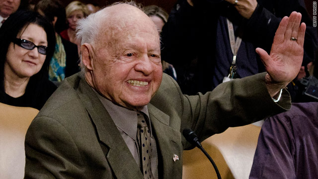 Mickey Rooney tells Senate panel he was a victim of elder abuse