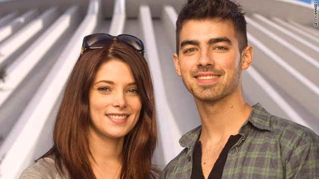 Joe Jonas and Ashley Greene split up