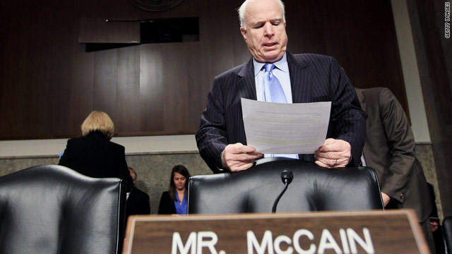 McCain wants U.S. to go after Gadhafi