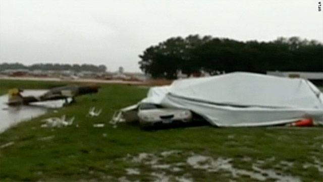 High winds collapse building at Florida aviation fair, police say