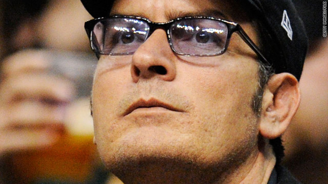 Charlie Sheen show a success in Cleveland