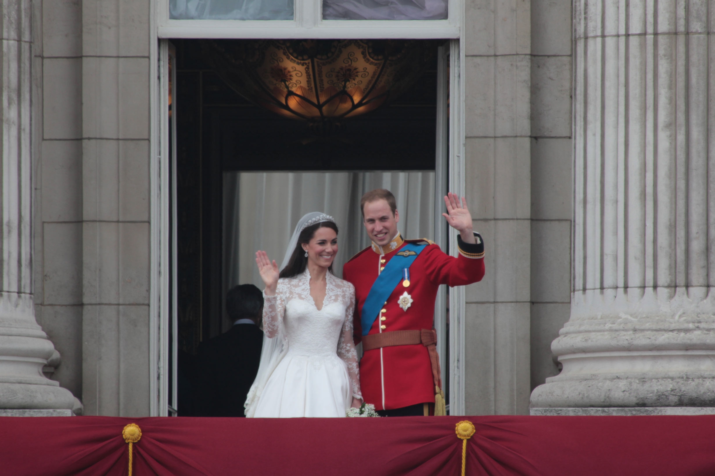 Need to Know News: The wedding of the century; Obama to visit battered Alabama