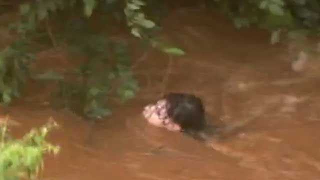 Gotta Watch: Amazing flood rescues Gotta Watch: Amazing flood rescues