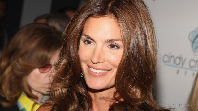 Cindy Crawford jumps to team Romney?