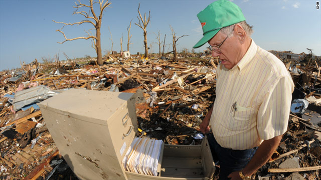 Joplin residents, businesses pick up pieces