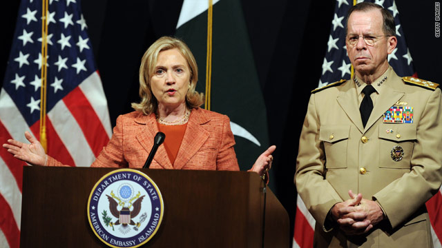 In Pakistan, Clinton addresses rift, pushes anti-terror efforts