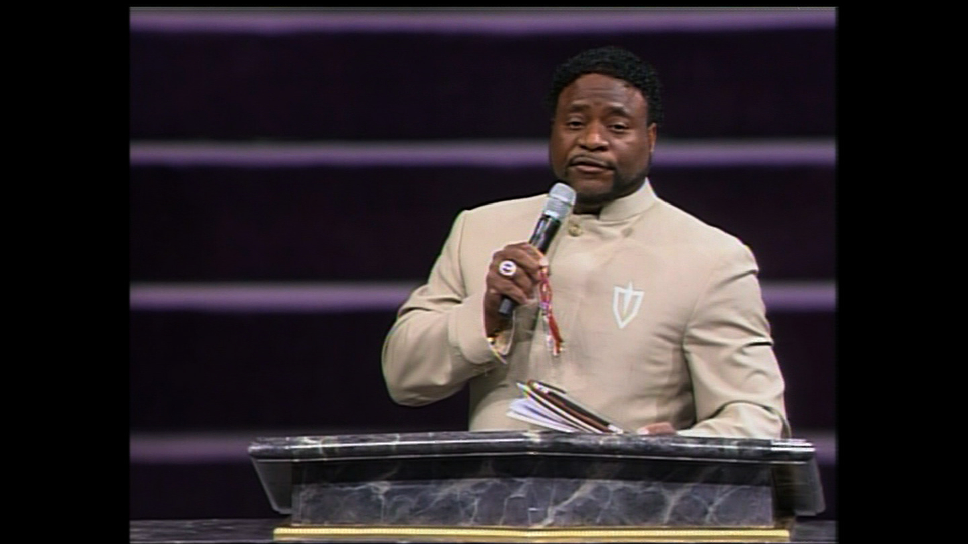 Eddie Long S New Churches Raise Questions About Pastors Behavior After